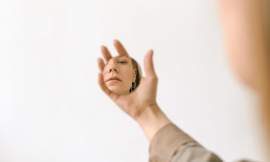 7 Signs You Were Raised By Narcissists + How It Affects Your Love Life