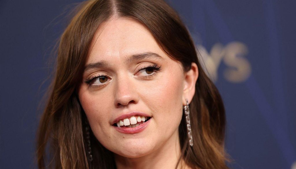 Amy Lou Wood reconsiders her passion for astrology after 'The White Lotus' role