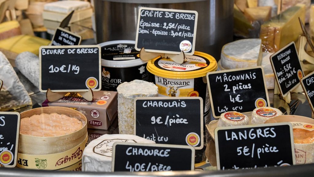 Euro zone inflation falls 2.5% short of ECB target