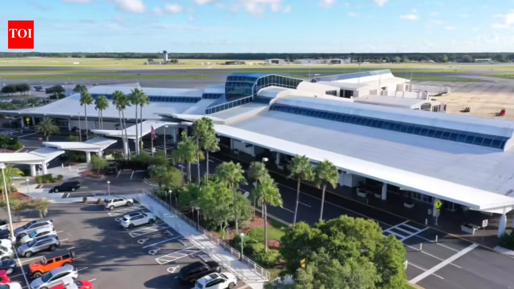 Florida man crashes car into airport gate, tries to board planes in Daytona Beach