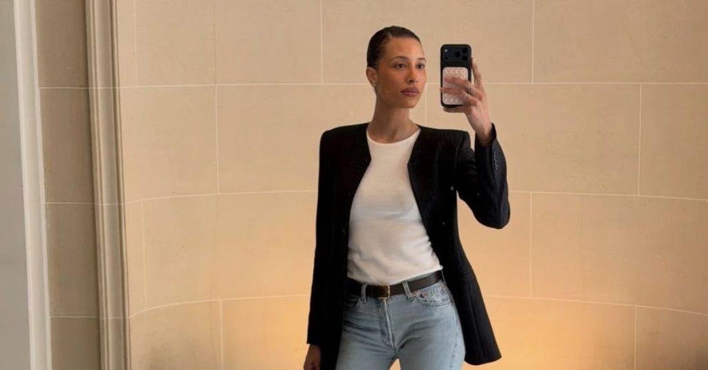 The light-wash denim outfits fashion girls are loving this spring