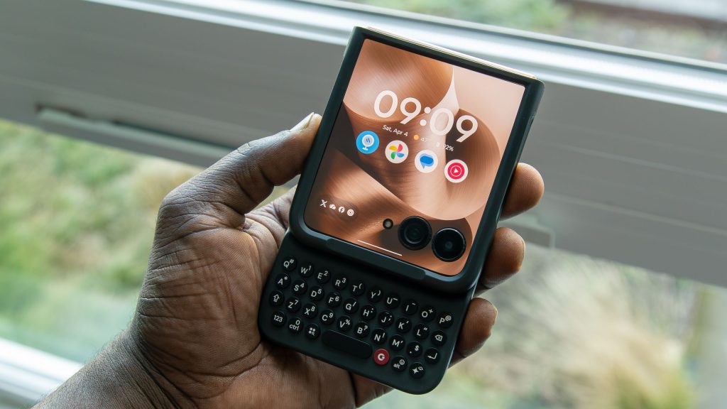 3 reasons I like the Clix Keyboard for Motorola Razr and 3 things I don't like