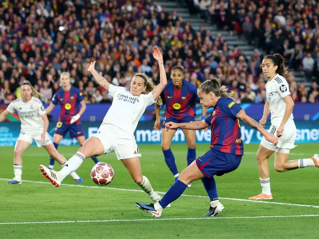 Barcelona defeated Real Madrid 6-0 to enter the Women's Champions League semi-finals. football news