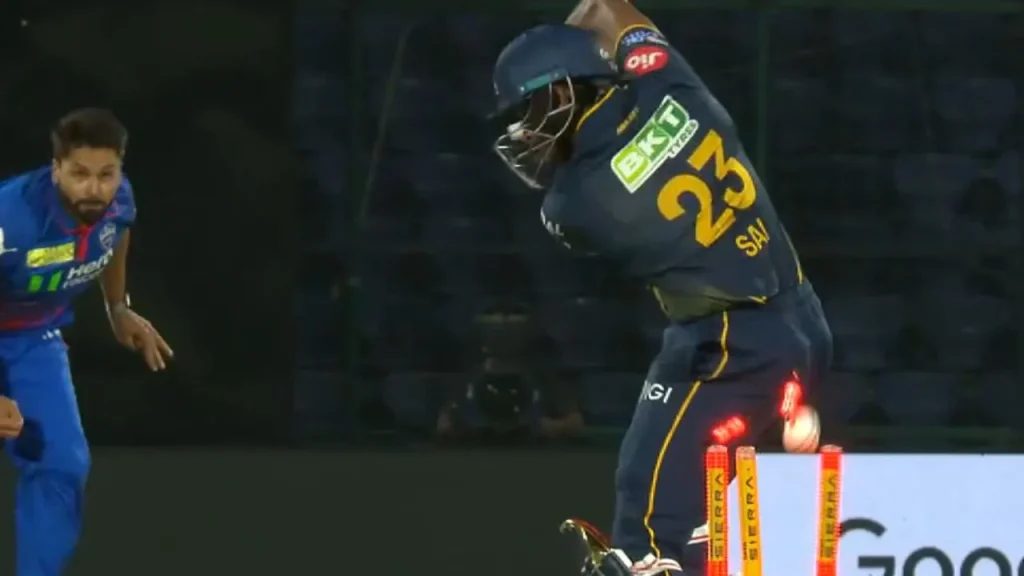 Bed! Mukesh Kumar bids farewell to Sai Sudarshan in DC vs GT match