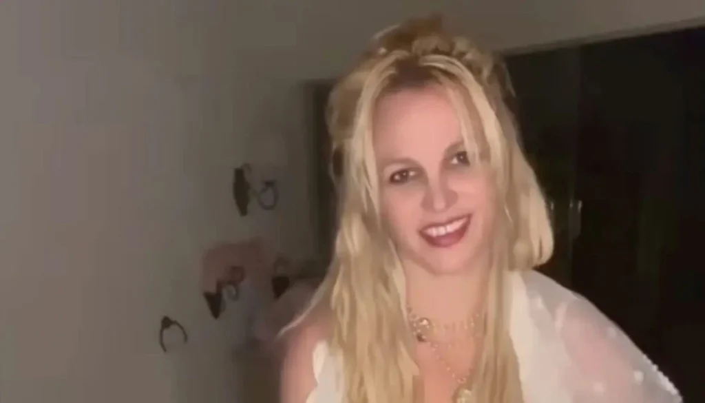 Britney Spears' fight against her own demons becomes unstoppable: 'She needs rehab'