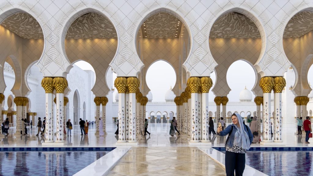 Can the UAE become a tourism economy state even after the Middle East war?