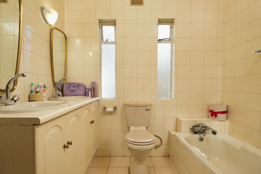Common Bathroom Problems in Older Homes and How to Fix Them Common Bathroom Problems in Older Homes and How to Fix Them