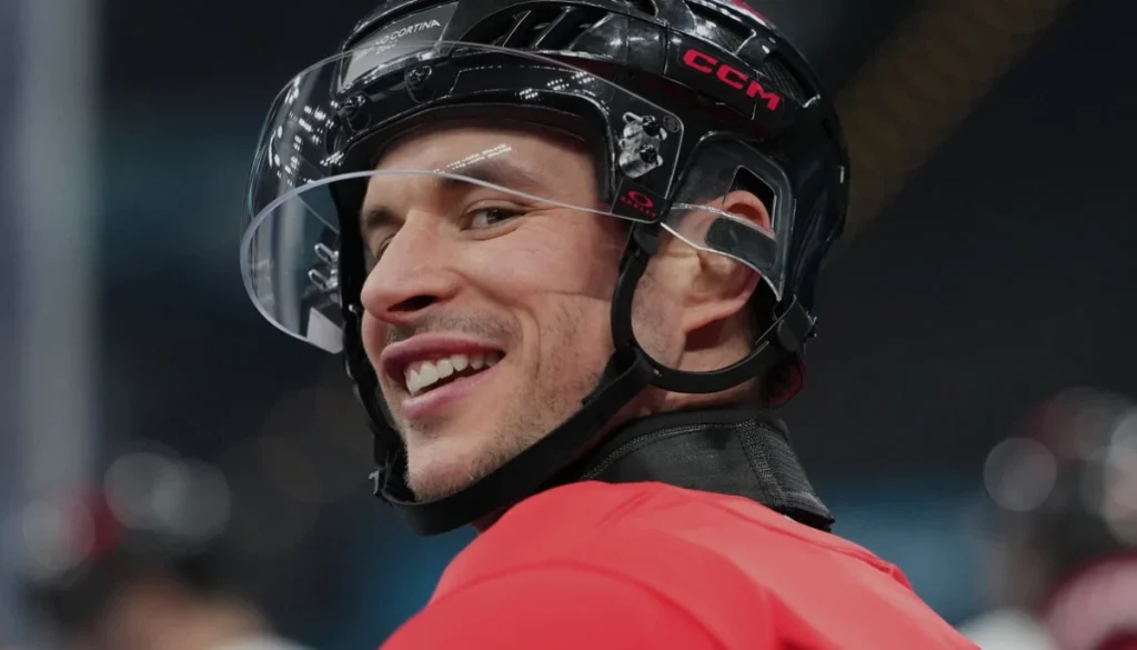 Crosby makes history with fifth place in playoff points during Penguins game against Flyers