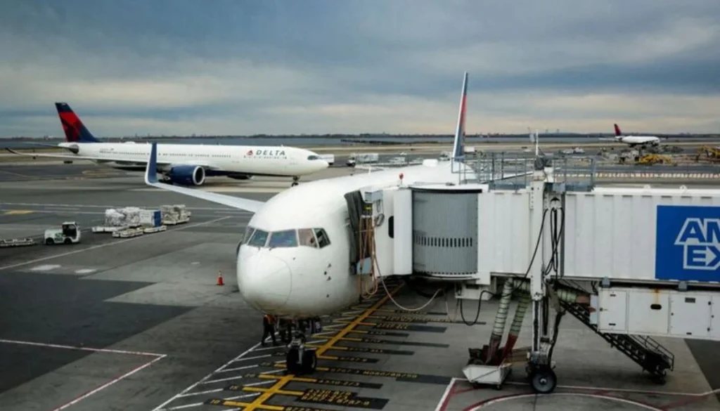 Delta Air Lines backs climate pledges amid continued fuel shortages