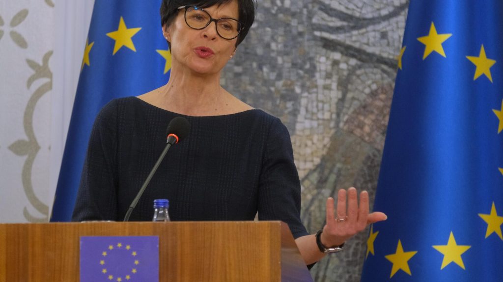 EU says Serbia could lose access to 1 billion euros due to democratic backsliding