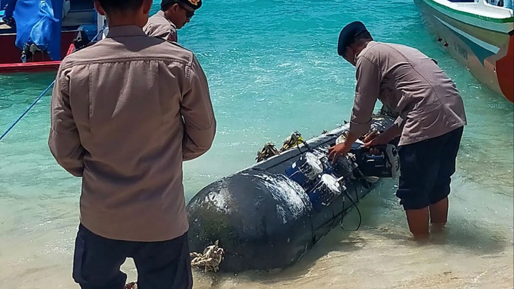 Fisherman catches 12 feet stealthy Chinese underwater spy drone in choke point waters near tourist island Fisherman catches 12 feet stealthy Chinese underwater spy drone in choke point waters near tourist island