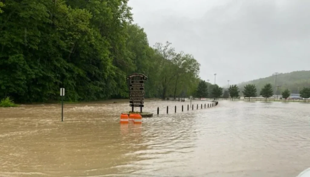 Flash flood warning in effect for Lawrence and Mercer counties amid storm and rising water levels Flash flood warning in effect for Lawrence and Mercer counties amid storm and rising water levels
