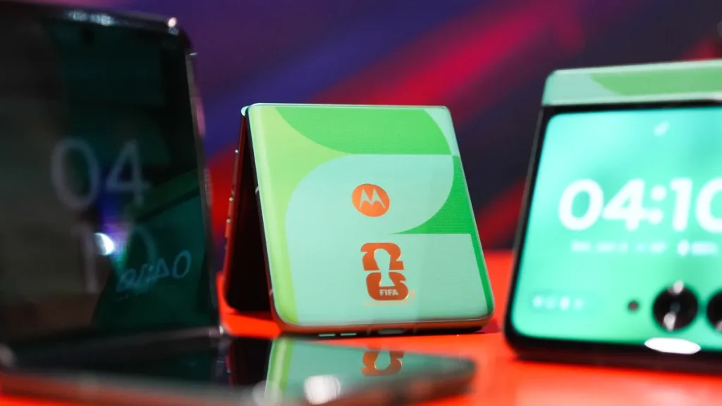 I've tested every Razr and Galaxy Flip: 3 reasons why Motorola beats Samsung in foldables