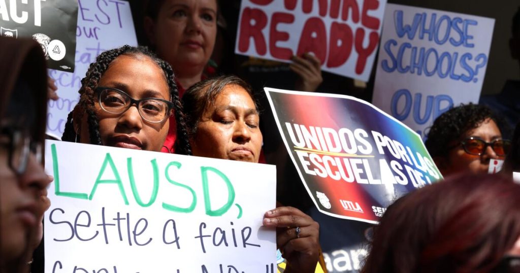 LAUSD strike ends, schools to open Tuesday LAUSD and teachers union reach tentative agreement days before strike threat