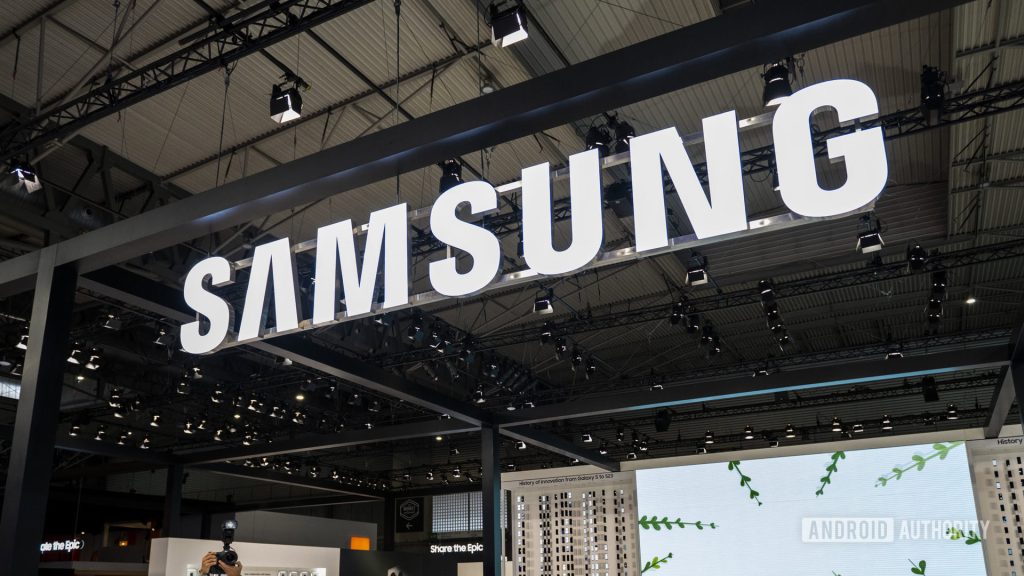 Latest Galaxy Z Fold 8 wide animation shows off that new screen Latest Galaxy Z Fold 8 wide animation shows off that new screen