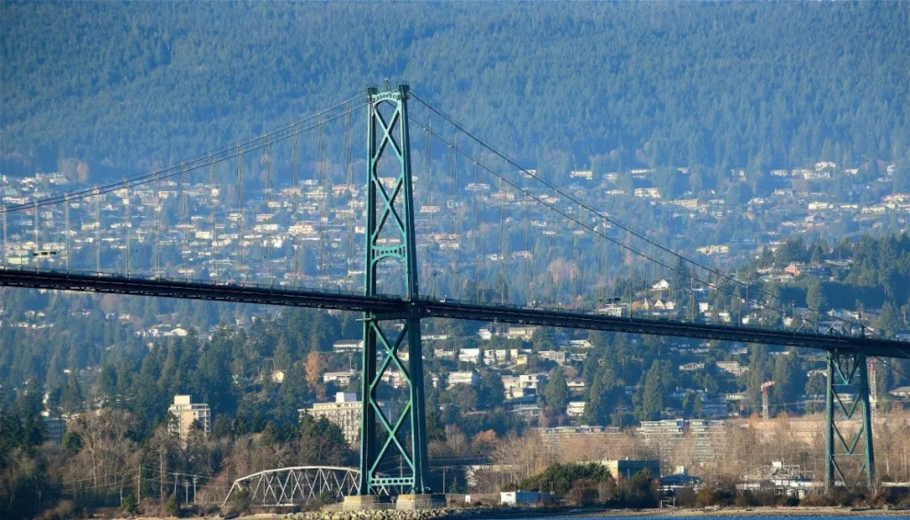 Lions Gate Bridge reopens after full closure and major delays due to police incident in Vancouver
