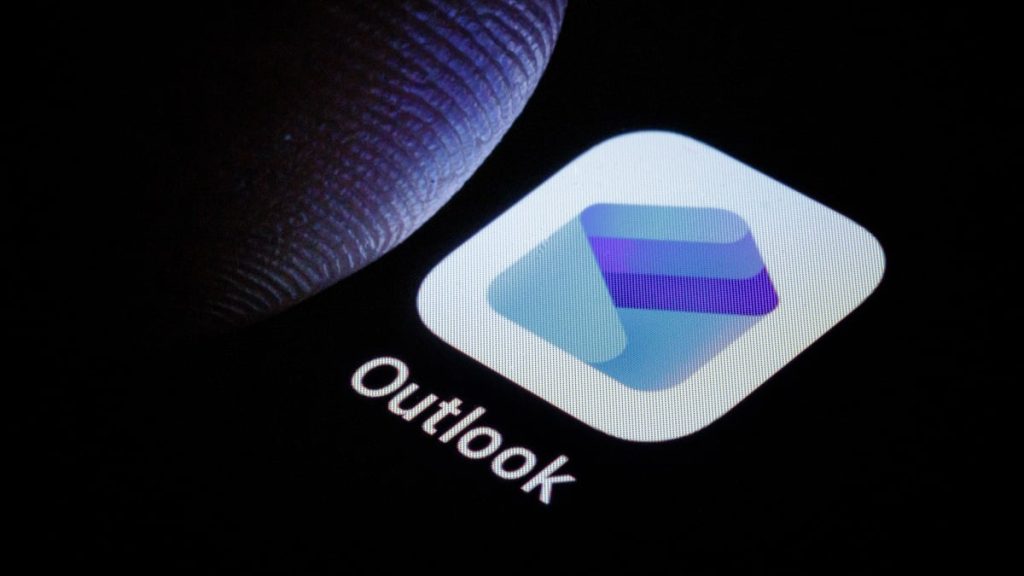Microsoft is killing Outlook Lite Microsoft is killing Outlook Lite