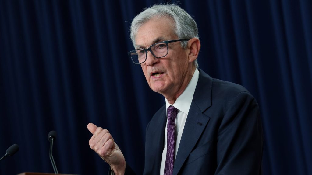 Minutes show Fed officials still expect rate cuts this year, despite effects of war