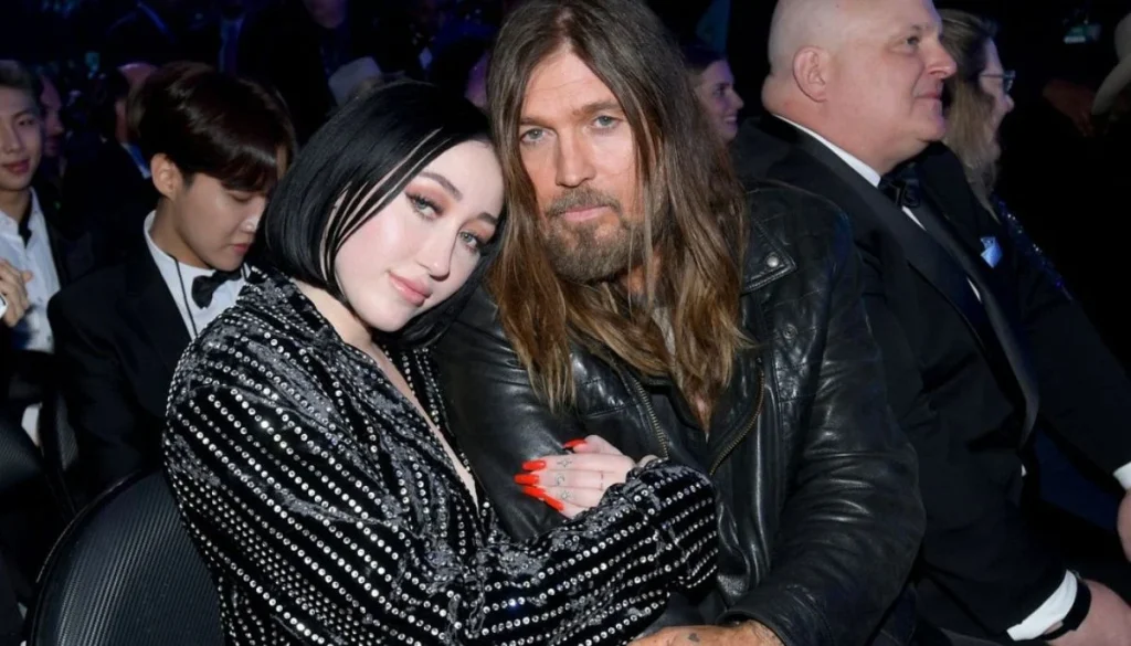 Noah Cyrus, Billy Ray Cyrus reunite for special performance at Stagecoach Festival