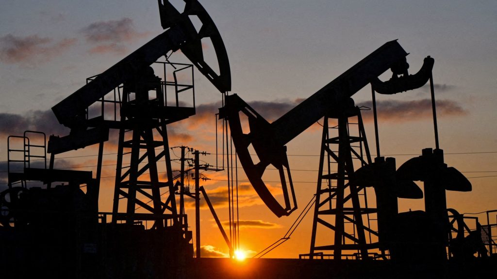 Oil extends gains as traders consider Iran's Hormuz proposal and Trump's next move