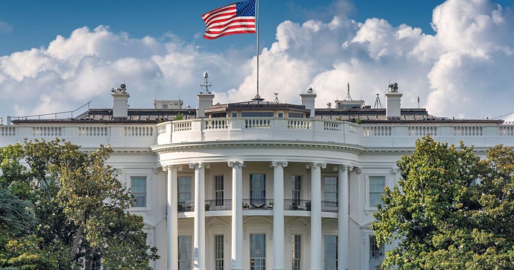 Panic at White House as man tries to ‘climb the fence and get in’ world | news Panic at White House as man tries to 'climb the fence and get in' world | news