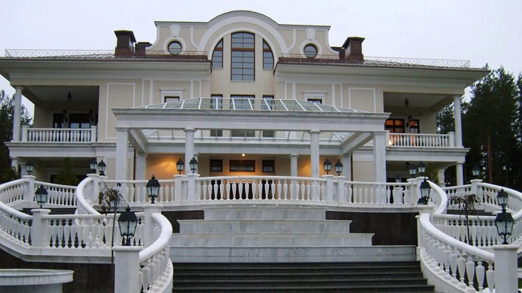 Paranoid Putin is beefing up air defense around the secret fortress he shares over fears for the safety of 'lovers and sons'