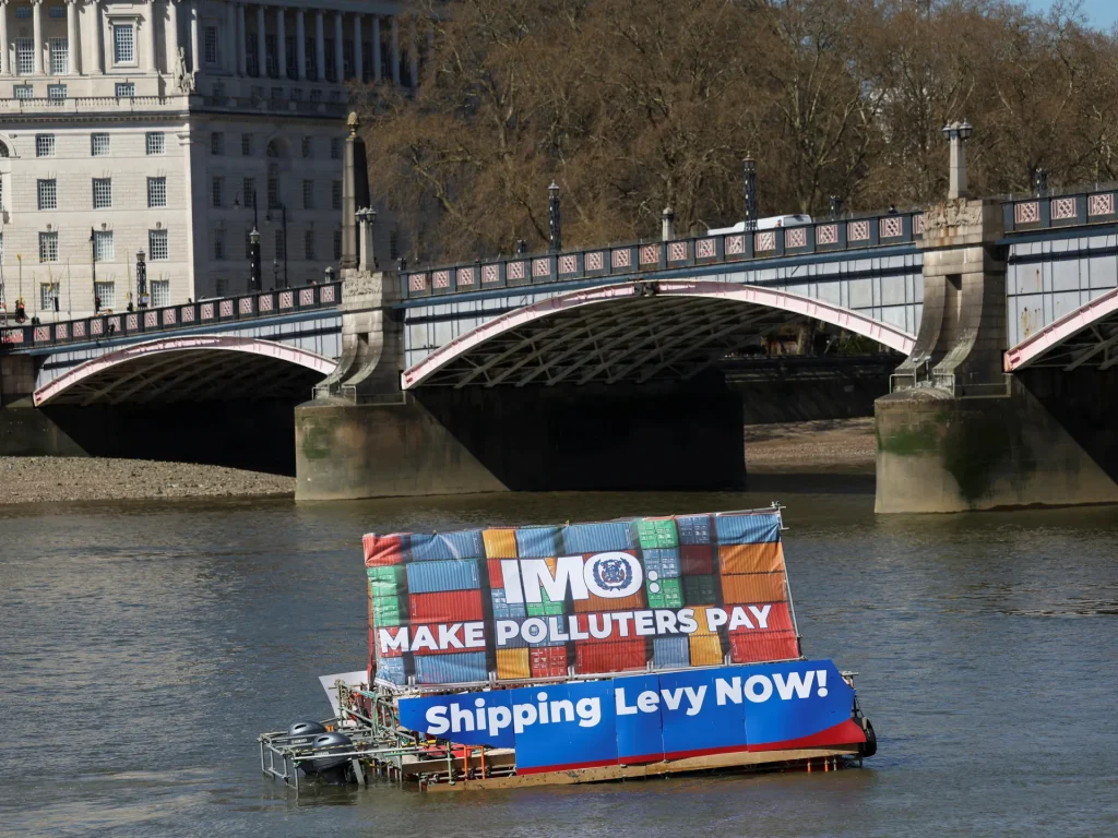 Powerful states are trying to destroy the decarbonization of shipping. climate crisis