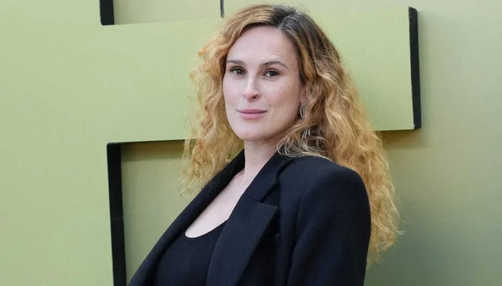 Rumer Willis explains how she deals with online hate: 'It's just a challenge'