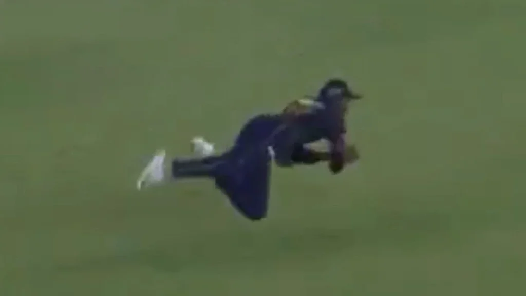 Sai Sudarshan takes sensational catch to dismiss Venkatesh Iyer in GT vs RCB IPL 2026 match
