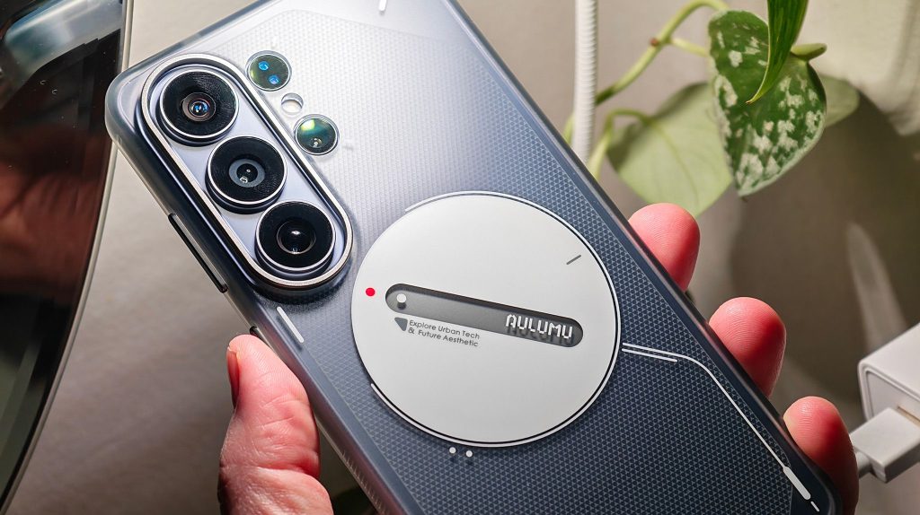This Galaxy S26 Ultra case is a mobile gamer's dream come true