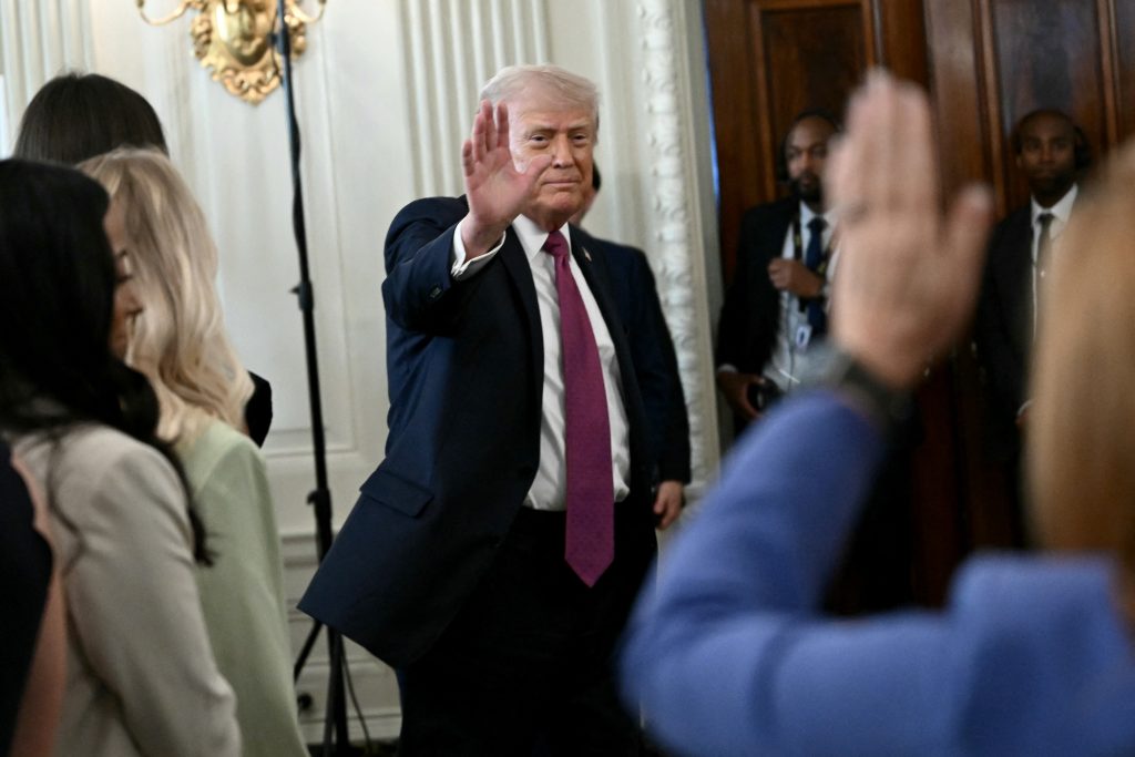 Trump pushes to accelerate efforts to destroy Iranian mines amid uncertain peace talks