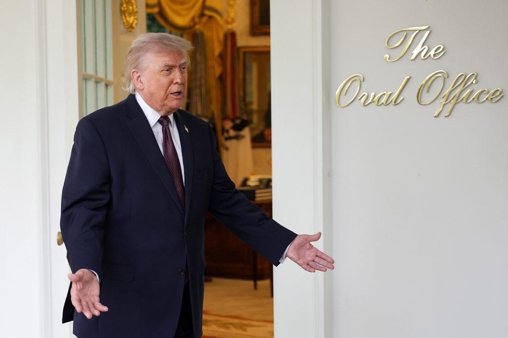 Trump summons FISA holdouts to the White House