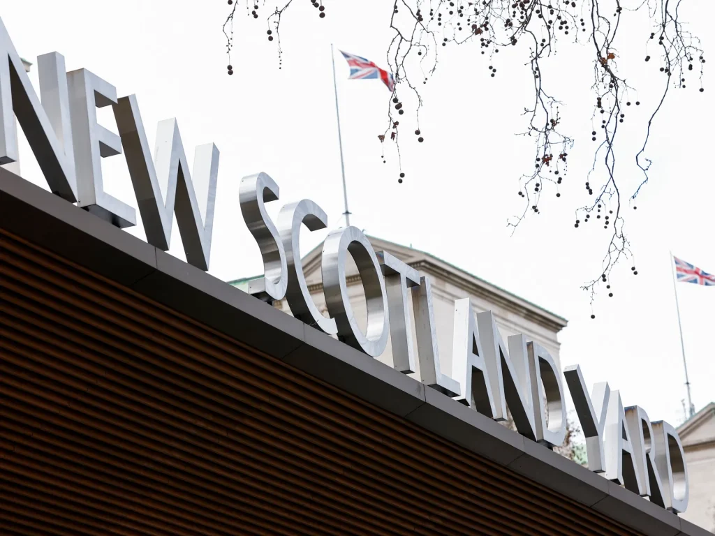 UK police arrest 3 after attempted arson at Persian-language media center police news UK police arrest 3 after attempted arson at Persian-language media center police news