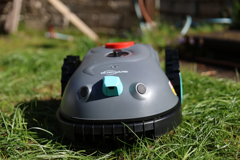 YardCare V100 in Kurztest: What does the 500-euro-Mehroboter mean?