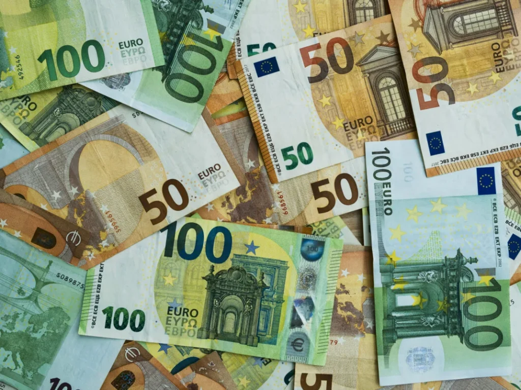4 Jahre Arbiten, 5.000 euro fare