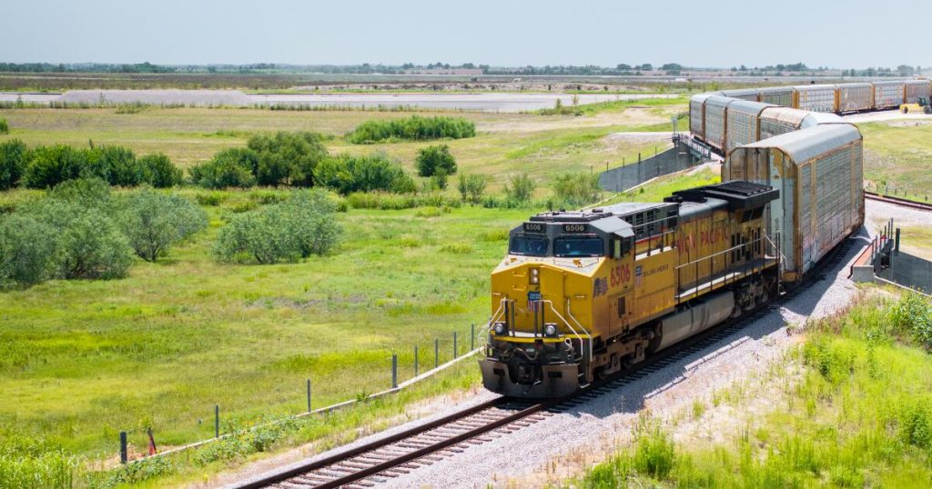 6 dead migrants found in Texas train carriage that came from Long Beach