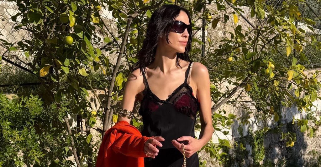 Alexa Chung wore a trendy sandal that's selling out
