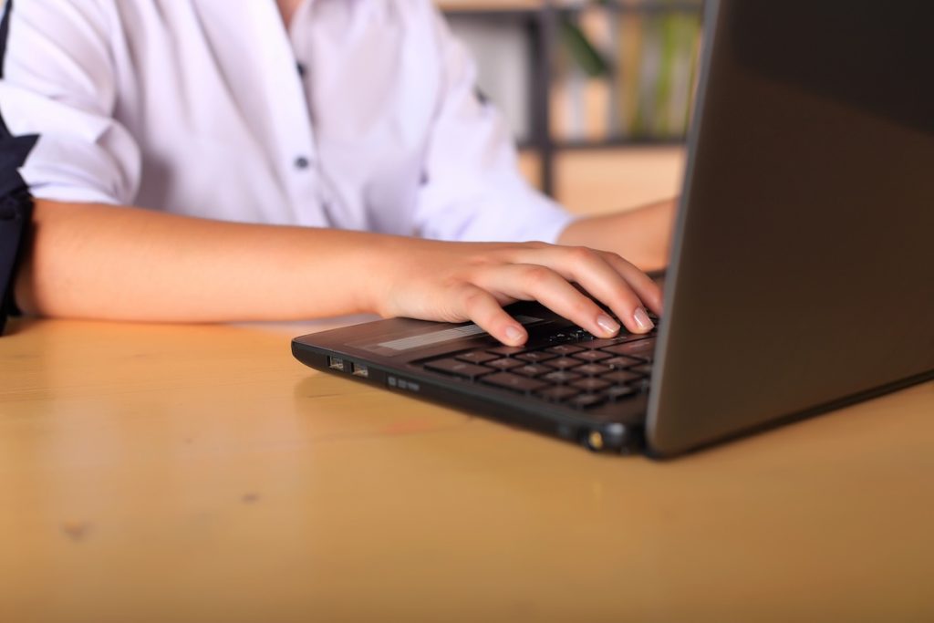 As AI rewrites career plans, students prioritize work over college