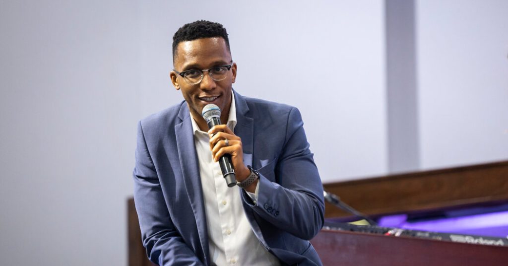 Christian Menefee defeats Al Green in Texas Democratic House runoff