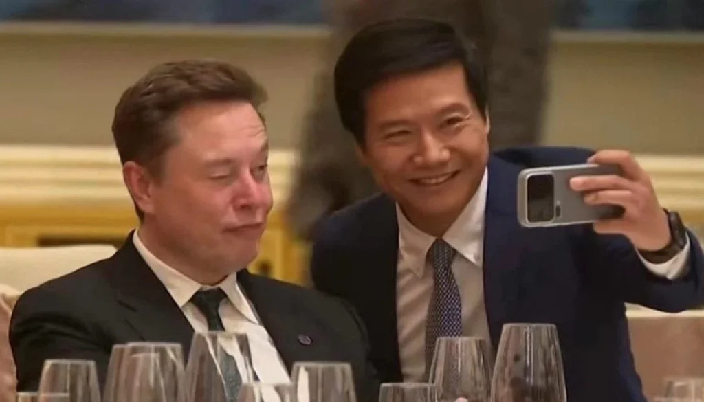 Elon Musk's selfie with Lei Jun goes viral in China