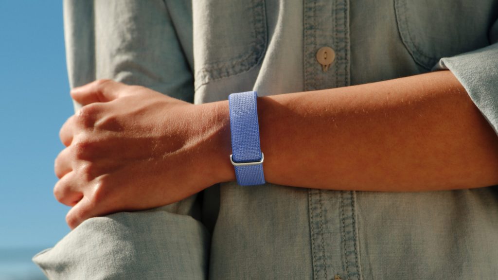 Fitbit Air plays nice with Pixel Watch, you can wear both together