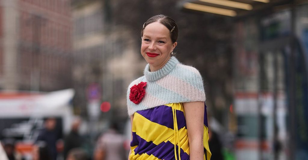 Flower brooches are the new 'it' girl trend
