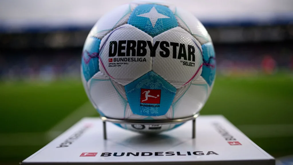 For more than 27 years, Zehalt for the football Bundesliga Weniger