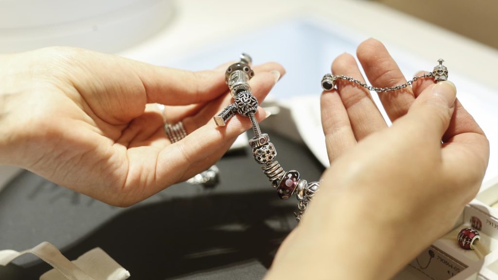 From jewelers to health tech, CEOs seek tariff refunds as earnings hit
