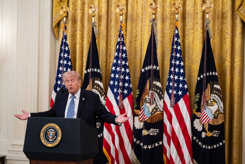 GOP aides warn the White House that its positive economic message is failing