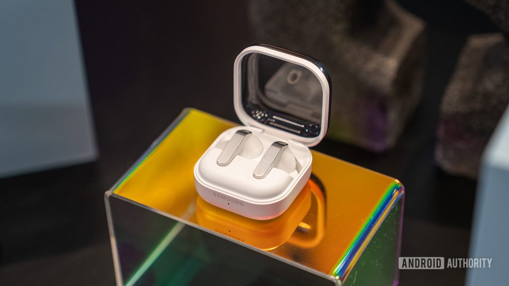 I love the Galaxy Buds 4 Pro, but using them with the Pixel is a mess