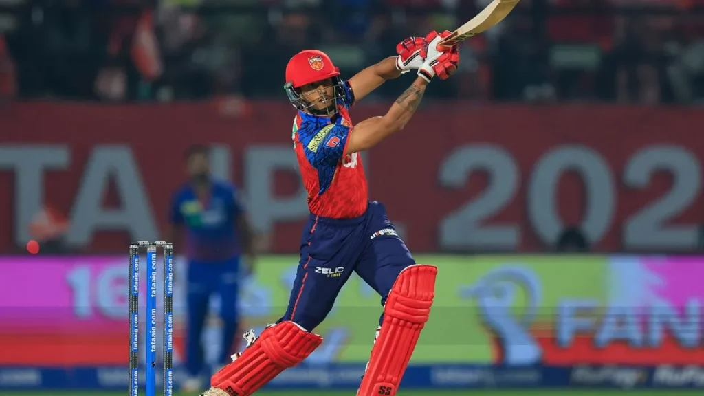 In the PBKS vs DC match, Suryansh Shedge threw Mitchell Starc out of the stadium with a brilliant six of 100 meters.