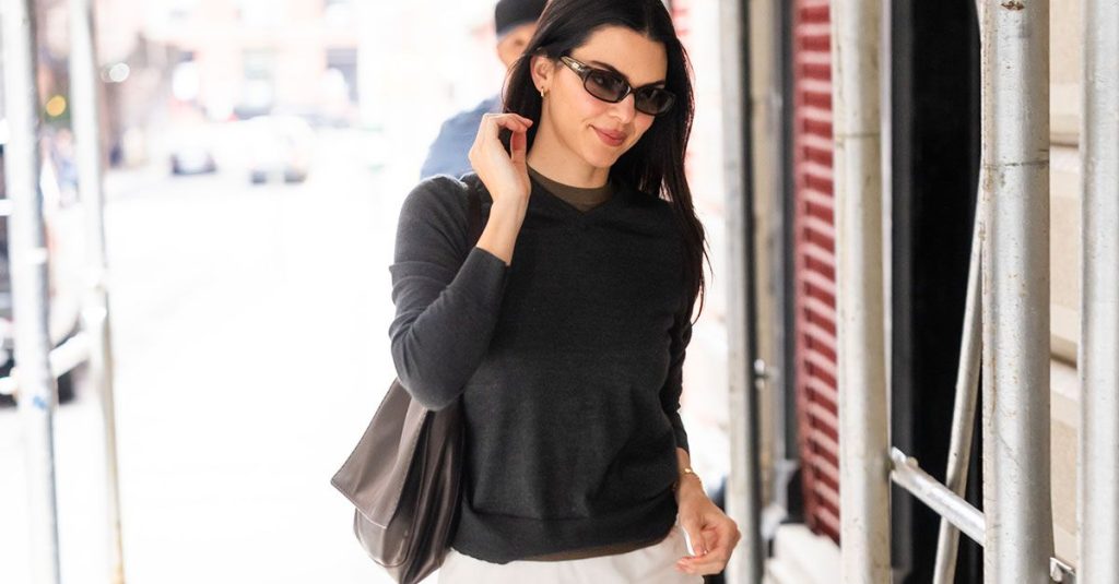 Knee-length skirts: the trend to be worn by every girl in 2026