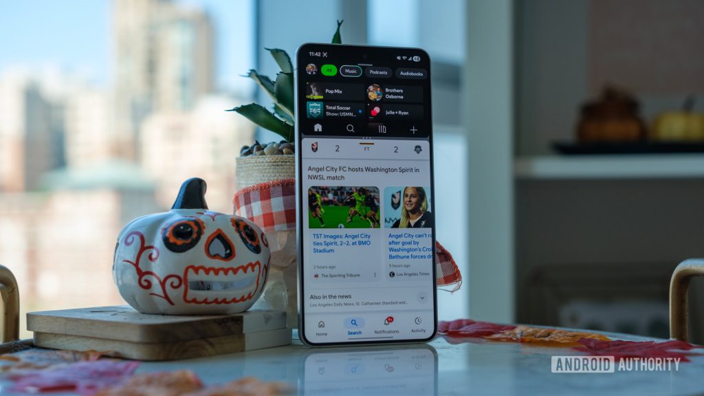 One UI 9 finally removes those annoying app handles from your screen