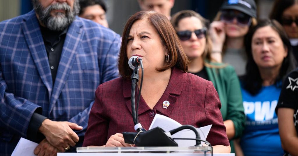 Push to shield immigrant aid workers who raise First Amendment concerns